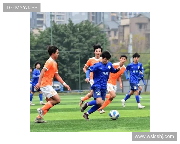 重庆足球队在杯赛积分榜上以82分稳居第一名展现强劲实力